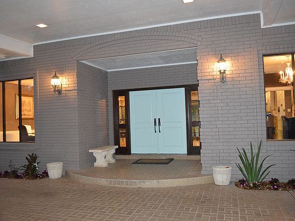 2nd image of 9500 Las Palmas