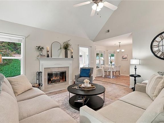 3rd image of 102 Victory Commons Dr