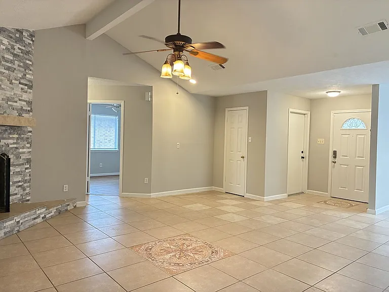 4211 Autumn Meadow Dr — Photo 7