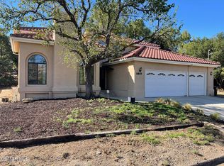 8855 Chatlake Dr, Canoga Park, CA 91304