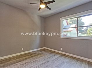 215 NE 30th Ave, Portland, OR 97232