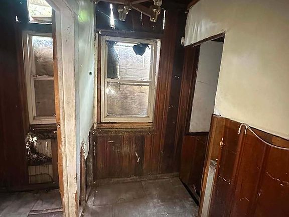 3rd image of 11941 S La Salle St