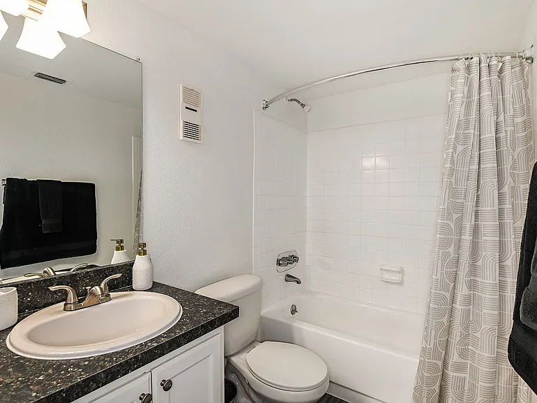 Woodlake Villas — Photo 28