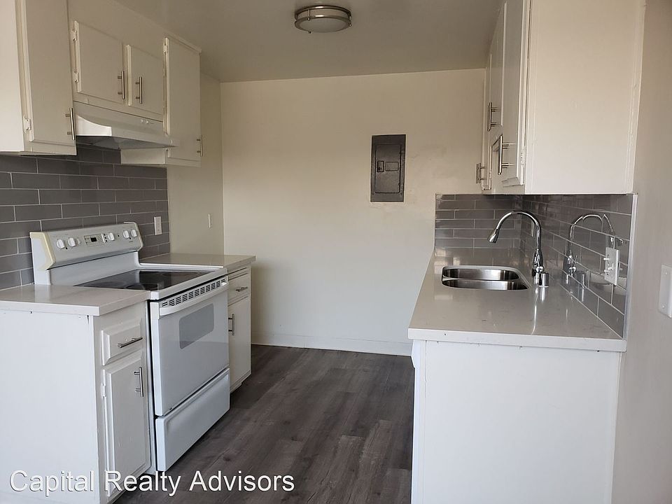 1st image of 1127 E 4th St APT 105