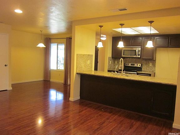 4th image of 2438 Shropshire Dr