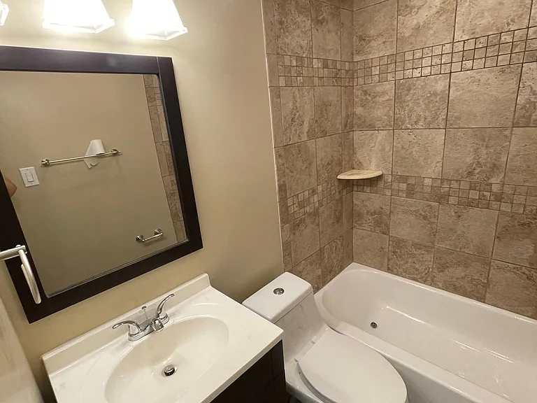 4537 Spruce St #C7 — Photo 4