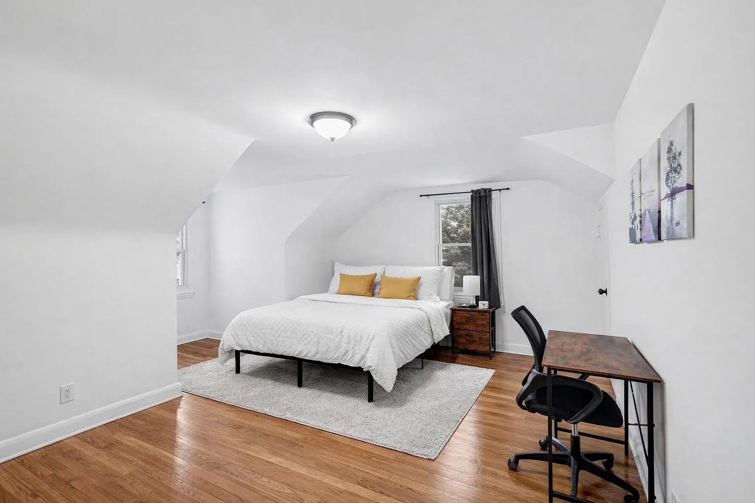 4 bed, 3.0 bath, 3281 sqft, $866 — Photo 1