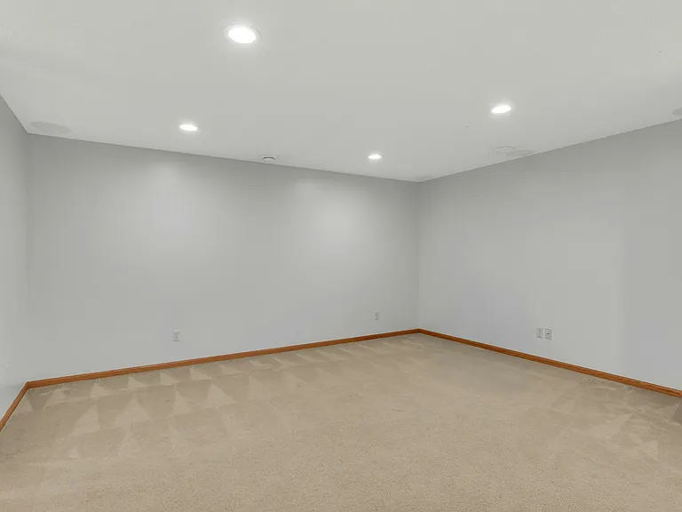 9771 Gable Dr — Photo 17