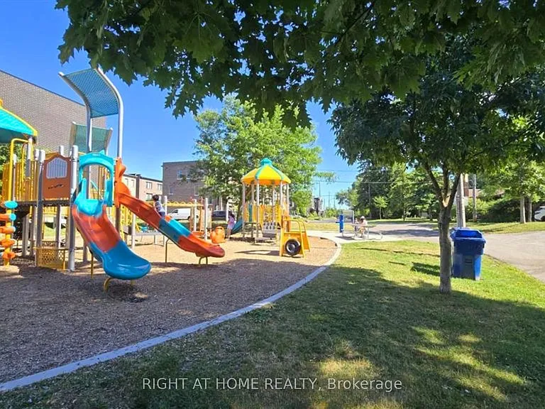 1758 Lawrence Ave W #1 — Photo 37
