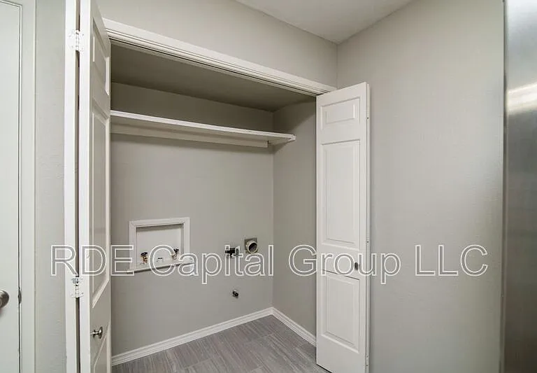2726 Starcrest Ln — Photo 20