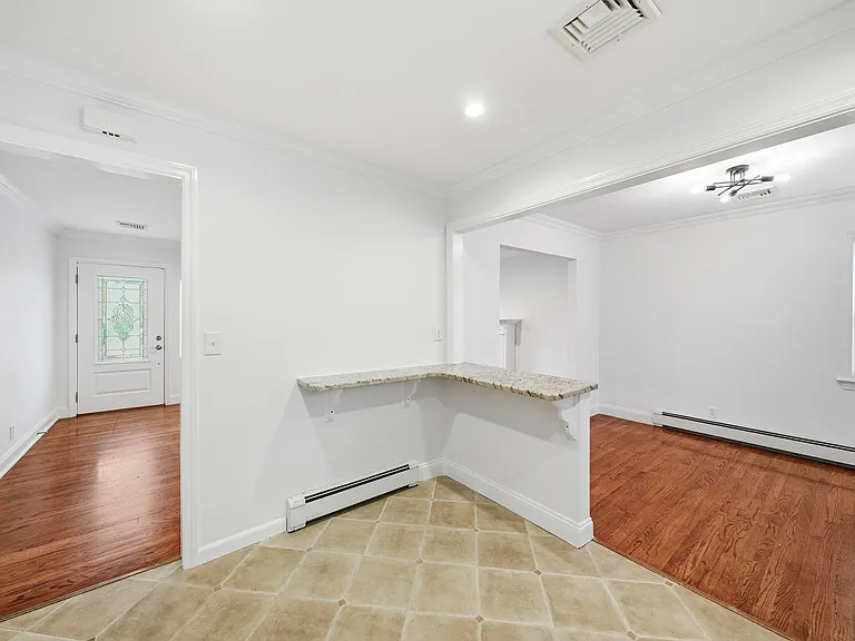10 Lloyd Ave — Photo 15