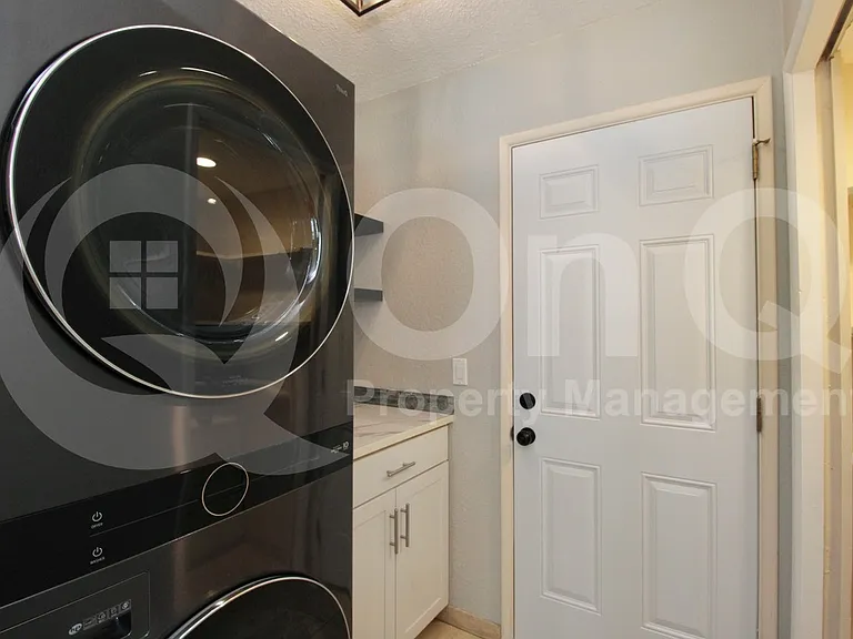967 W La Jolla Dr — Photo 22