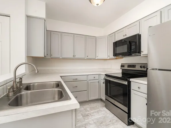 4900 Spring Lake Dr APT D, Charlotte, NC 28212