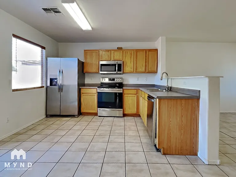 1886 E Cowboy Cove Trl — Photo 4