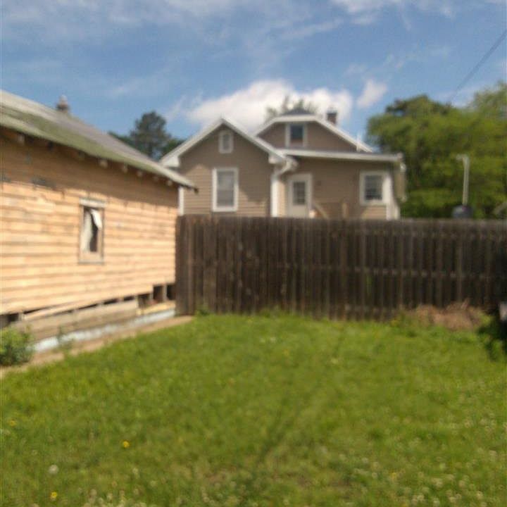 2nd image of 3117 Parker St