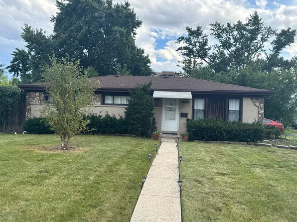 135 Flora Ave, Glenview, IL 60025