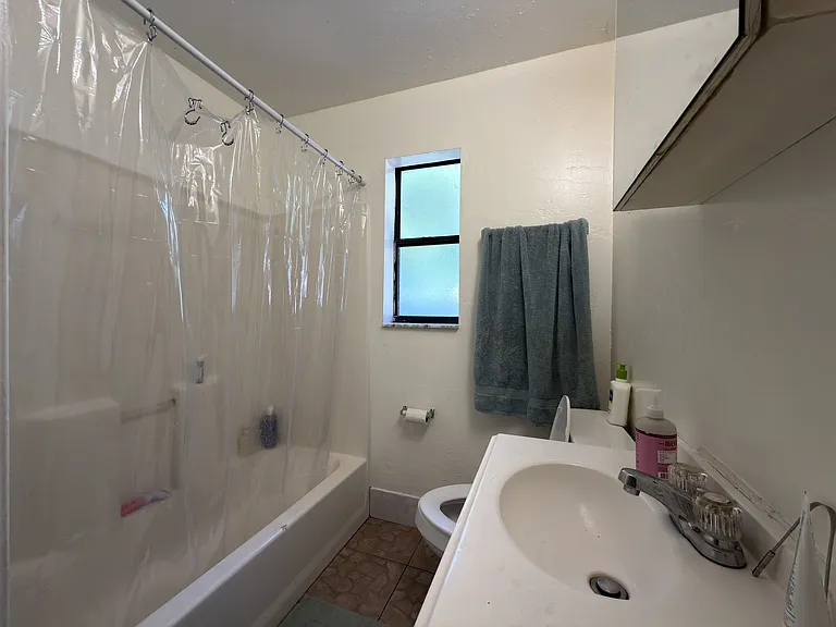 1424 NW 6th Pl — Photo 11