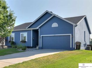 1507 Ridgeview Dr, Papillion, NE 68046