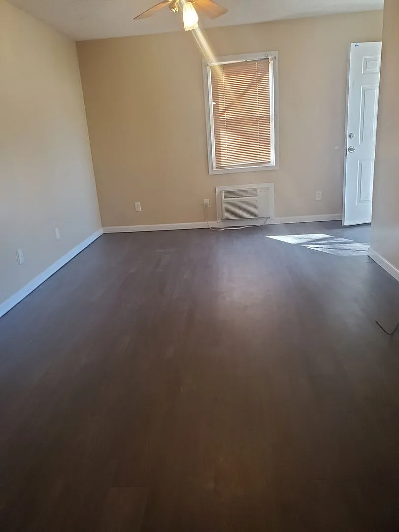 Henderson Road 8 Plex Apartments — Photo 1