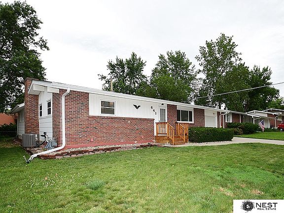 2nd image of 641 W Broadview Dr