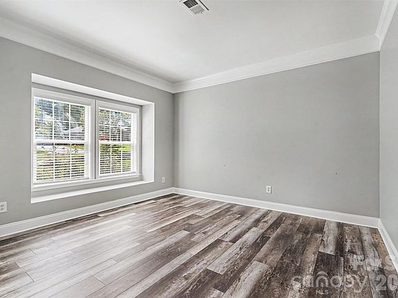 5th image of 325 Mount Side Way