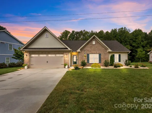 1674 Ploughboy Ln, Winston Salem, NC 27103