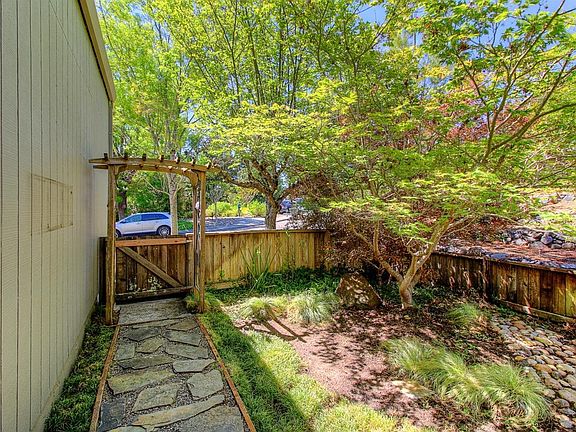 5th image of 1336 Foothill Drive