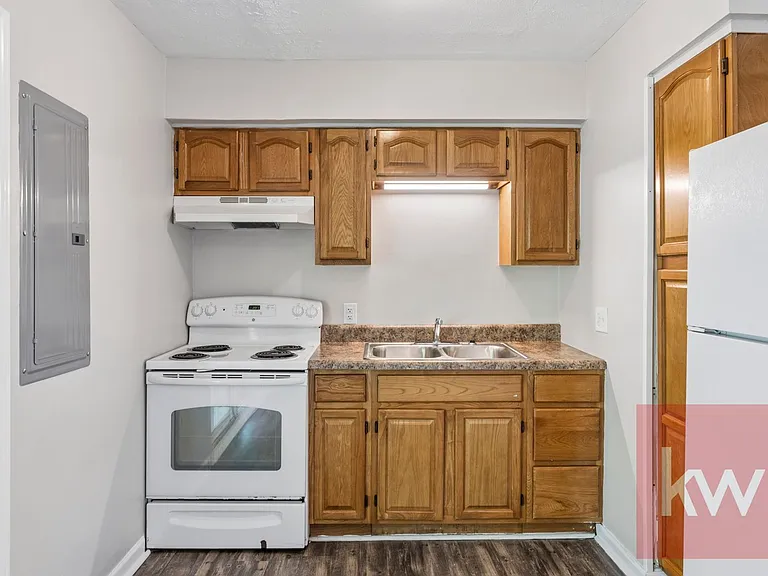 340 E Carters Valley Rd — Photo 7