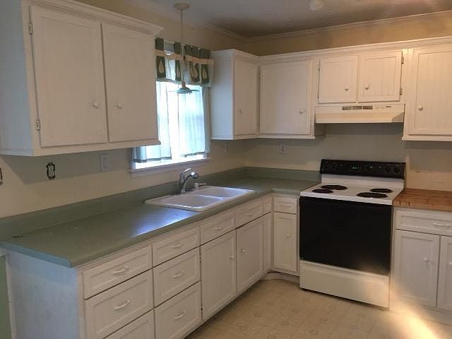 2nd image of 4 Barfoot Cir