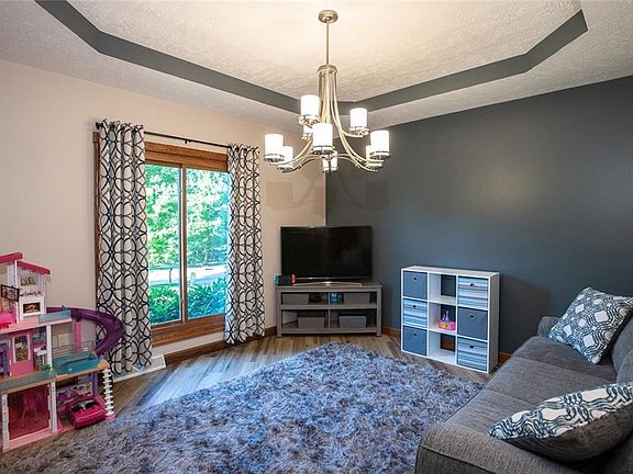 3rd image of 7501 Southampton Dr