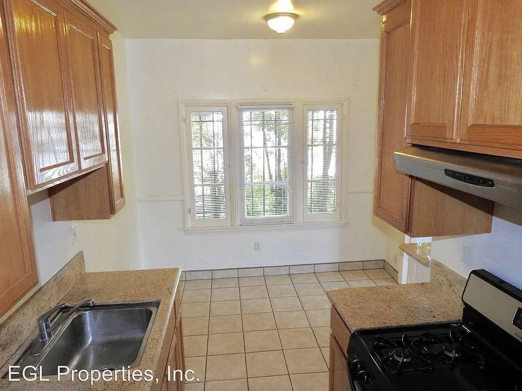 1 bed, 750 sqft, $2,500 — Photo 3