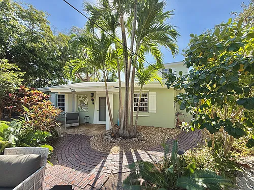 111 N Bay Harbor Dr Photo 1