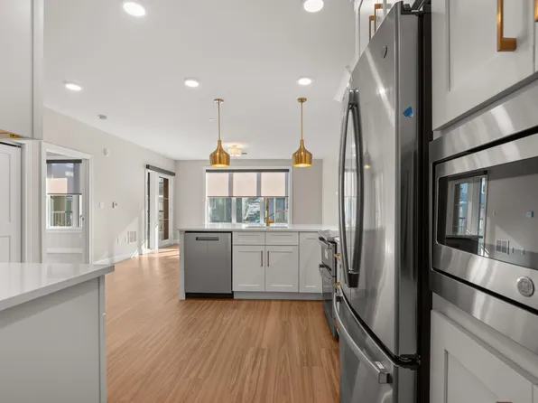 99 Foundry Place #102, Portsmouth, NH 03801