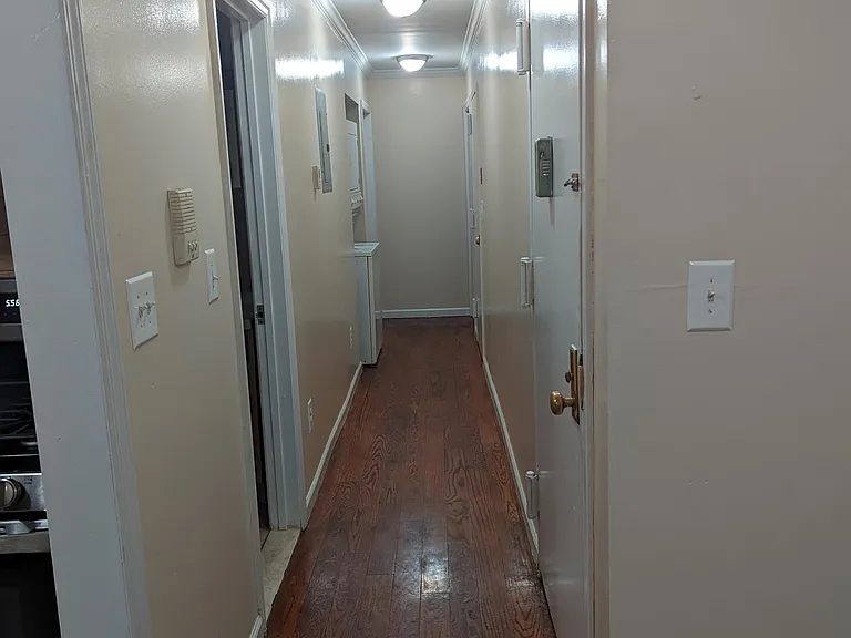 hall to bedrooms