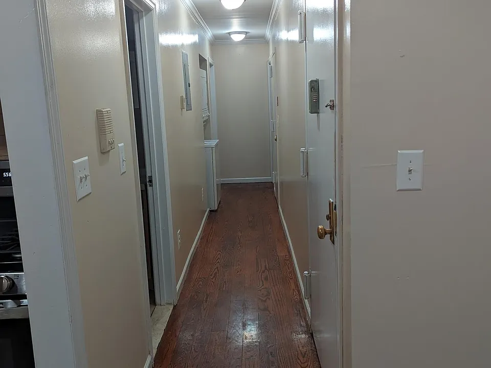 hall to bedrooms