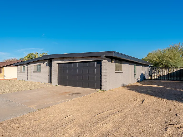 5010 W Beverly Ln — Photo 27