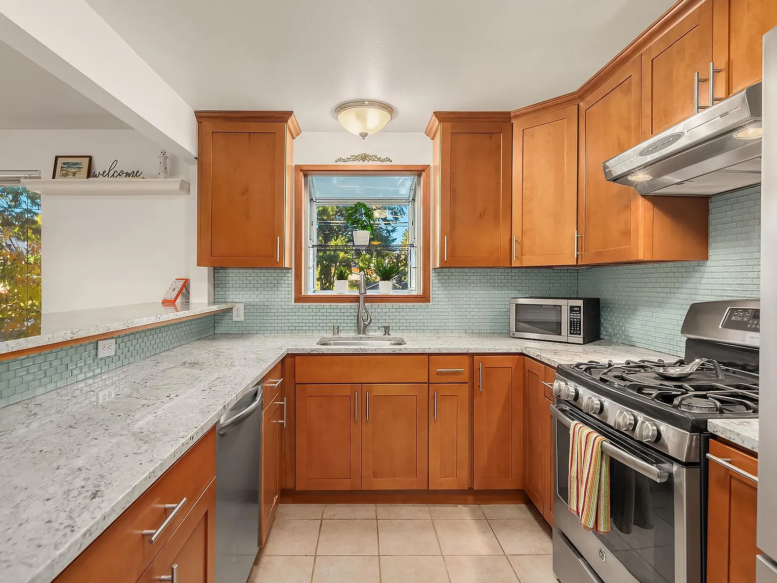 4 bed, 2720 sqft, $3,995 — Photo 4
