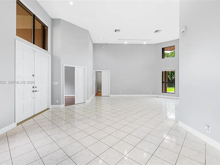 1256 Manor Dr S — Photo 4