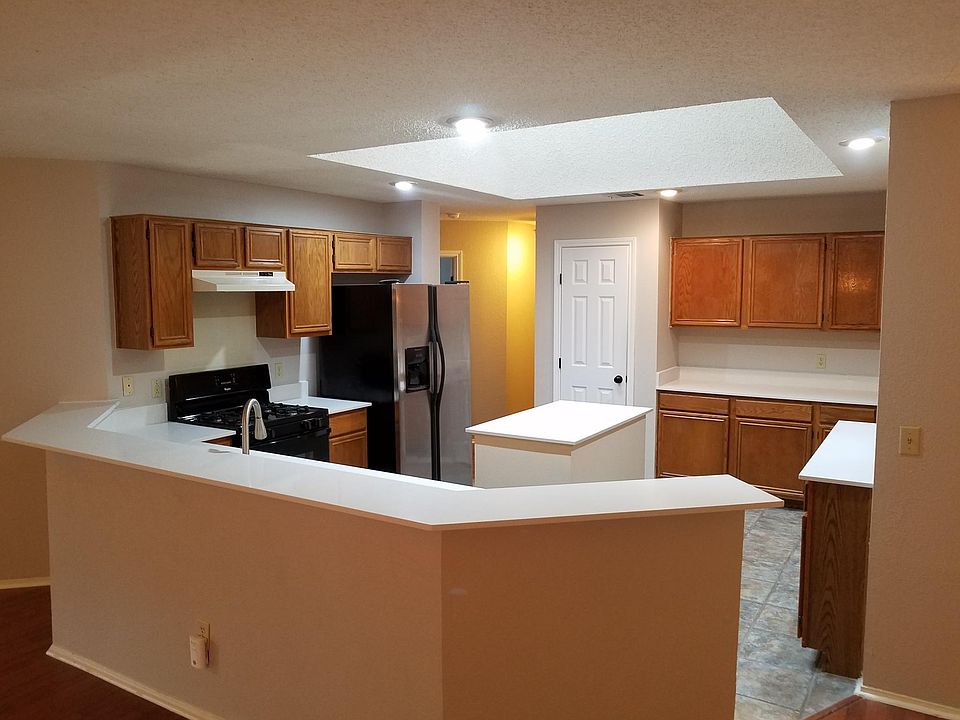 1st image of 1000 Elmwood Cv