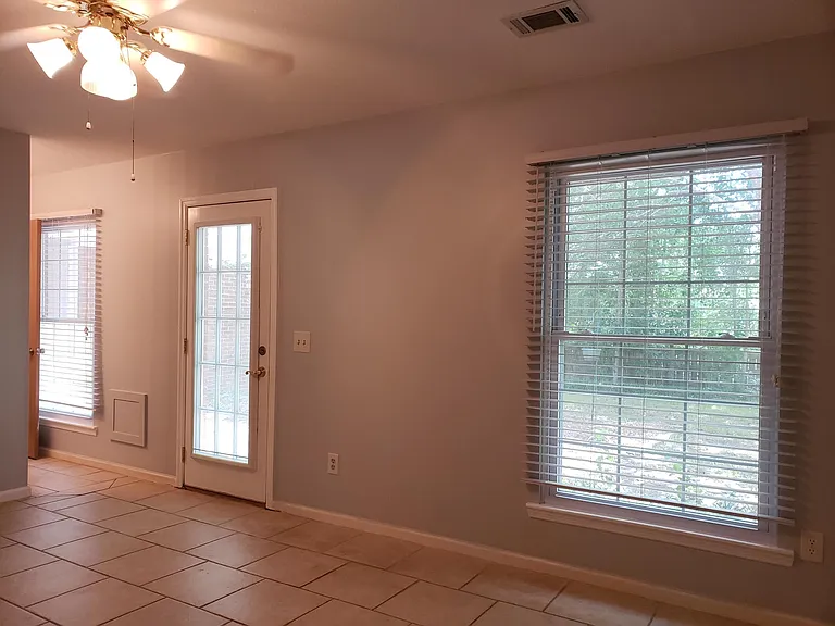 305 Sussex Ct — Photo 9