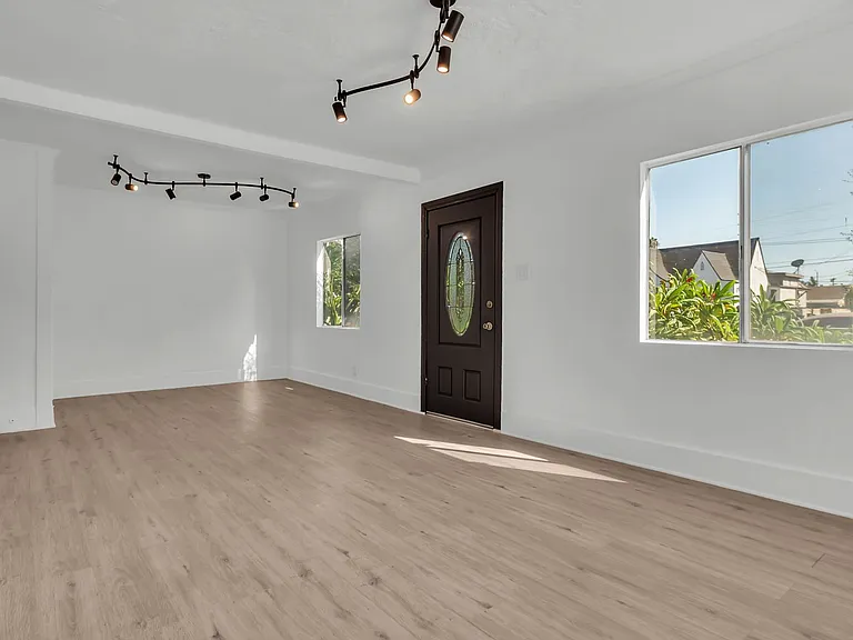 2819 Exposition Pl — Photo 4