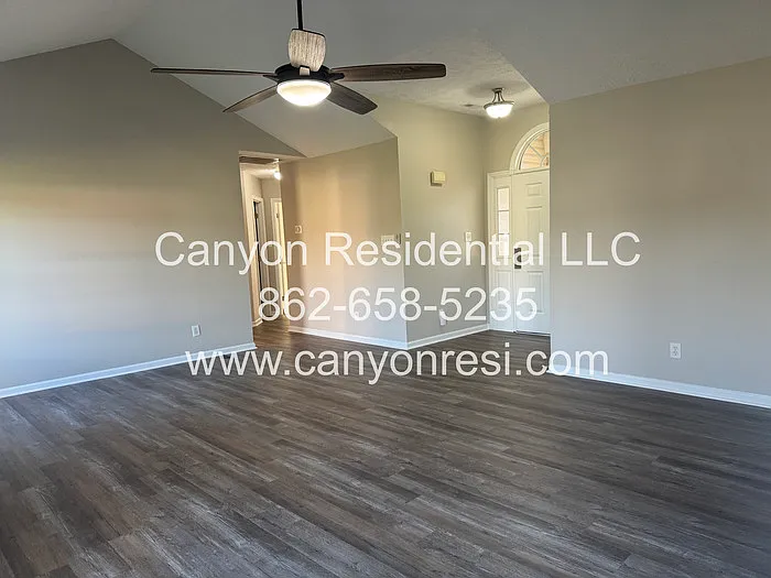 109 Hayes Ct — Photo 15