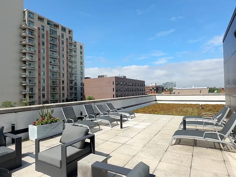 220 W Scott St #515 — Photo 14