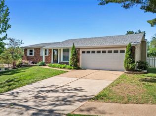 4414 Roadside Ln, Saint Louis, MO