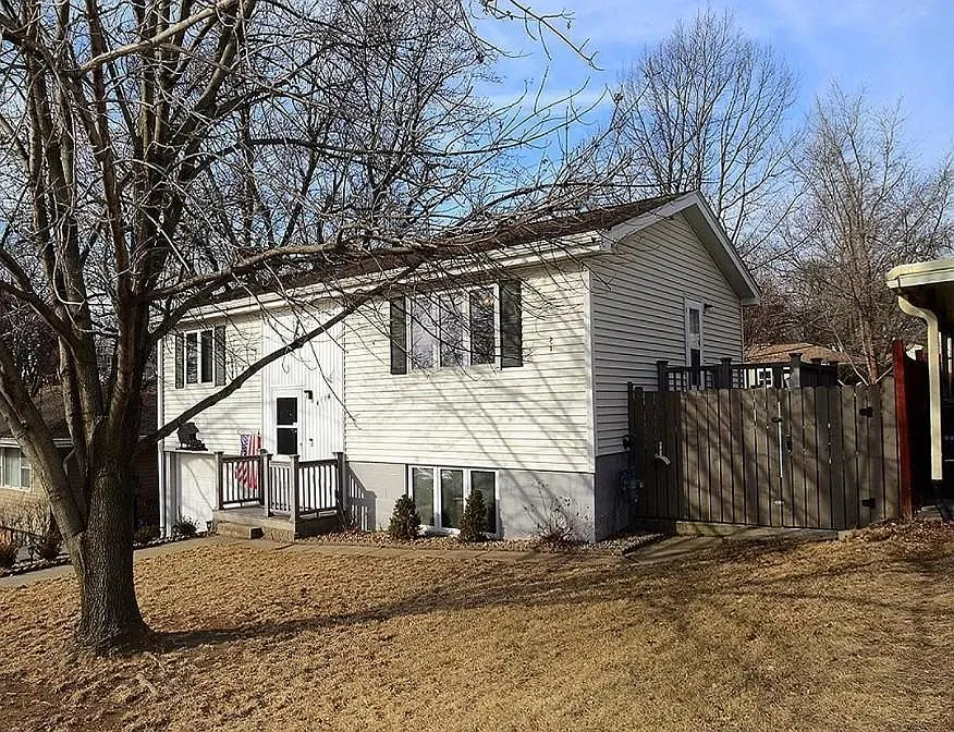 3 bed, 1400 sqft, $2,250 — Photo 2
