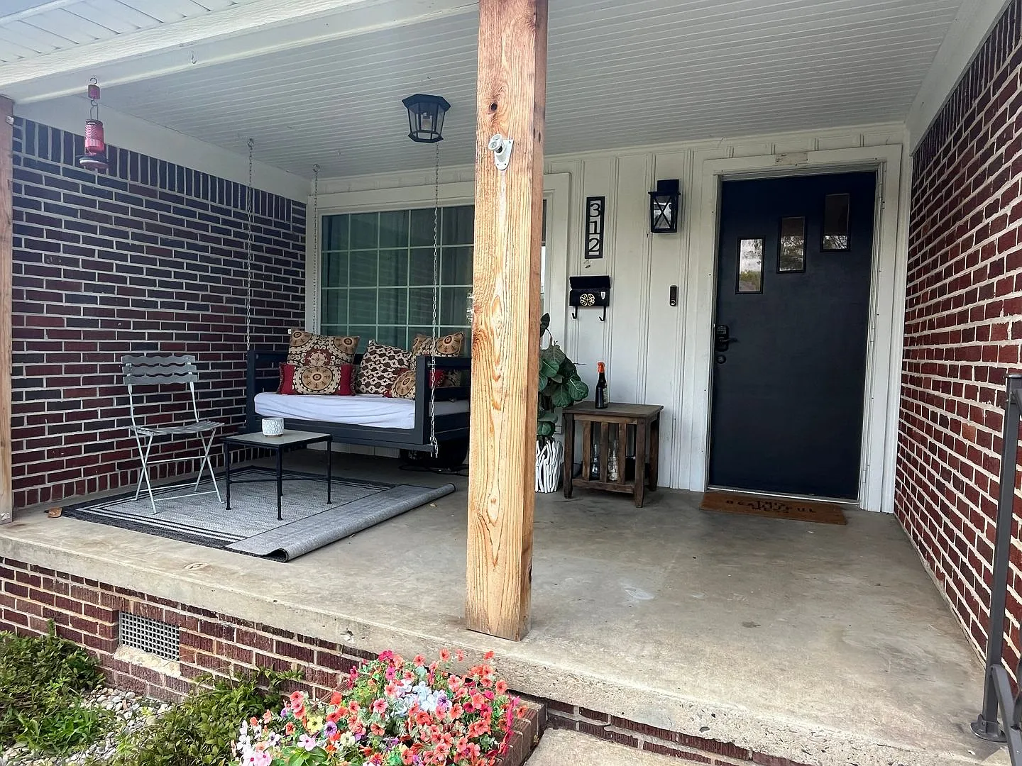 Beautifully Remodeled 3 Bedroom 2 Bathroom house walking distance from Downtown Benton at 312 Sho... — Photo 3