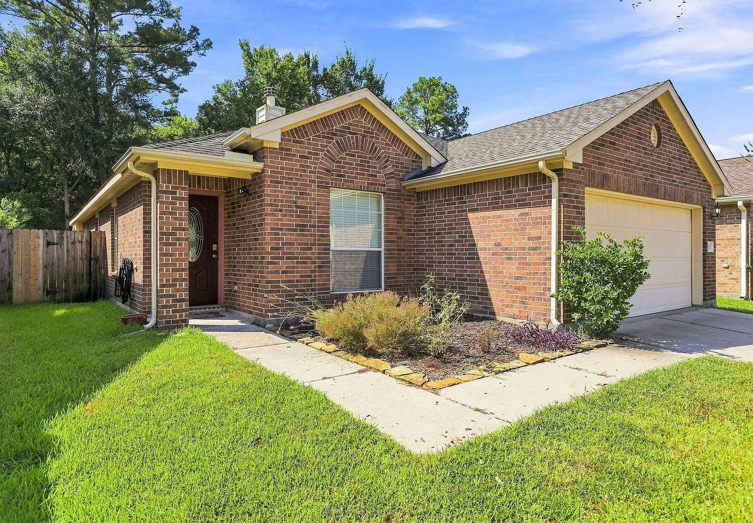 3 bed, 2.0 bath, 1625 sqft, $1,999 — Photo 3
