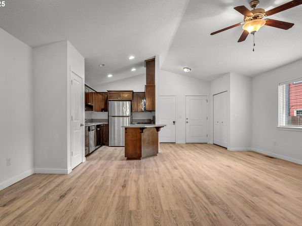 salem-oregon-2101567058 picture