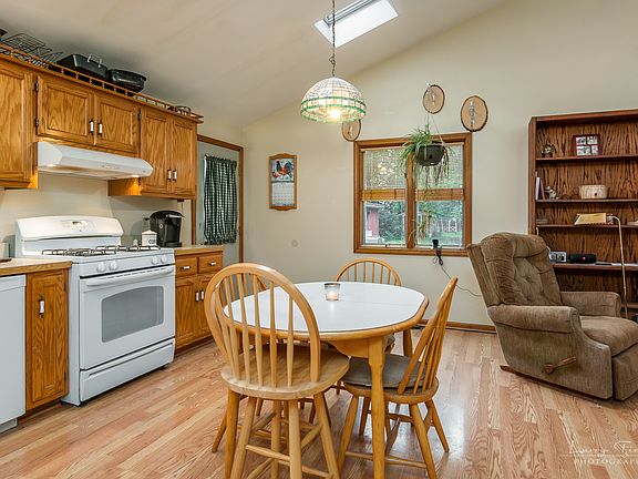 3rd image of 46 Gastville St