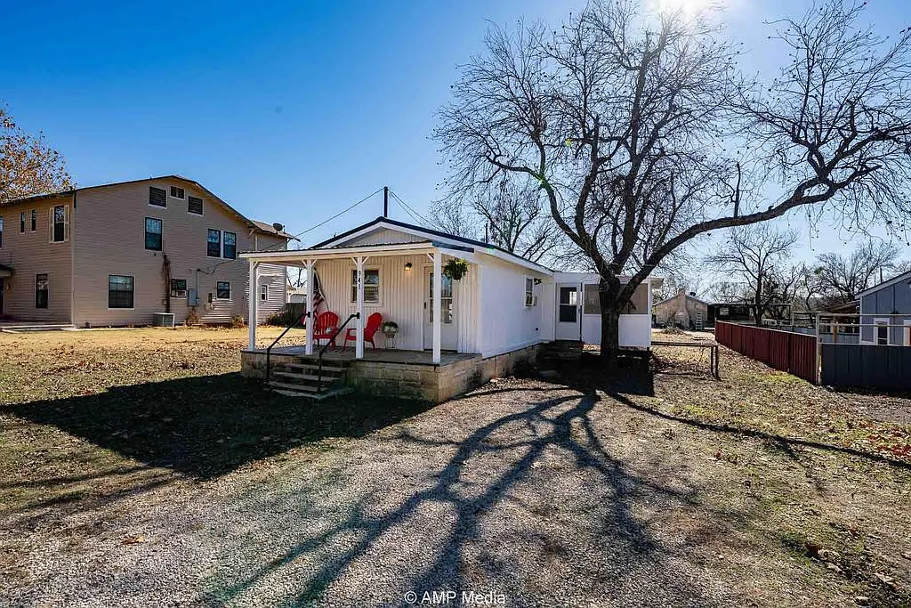 1 bed, 640 sqft, $1,800 — Photo 1